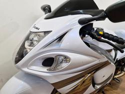 Suzuki 2013 SUZUKI 1300CC GSX1300R WHITE
