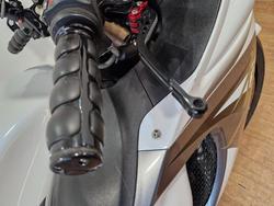 Suzuki 2013 SUZUKI 1300CC GSX1300R WHITE