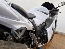Suzuki 2013 SUZUKI 1300CC GSX1300R WHITE