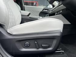 2025 Mitsubishi Outlander PHEV Exceed