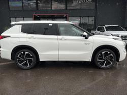 2025 Mitsubishi Outlander PHEV Exceed