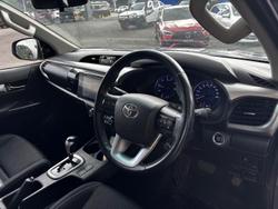 2020 Toyota Hilux SR5