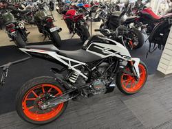 2021 KTM 200 Duke Duke White