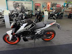 2021 KTM 200 Duke Duke White