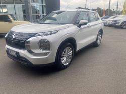 2023 Mitsubishi Outlander ES