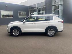 2023 Mitsubishi Outlander ES