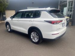 2023 Mitsubishi Outlander ES