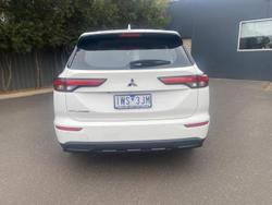 2023 Mitsubishi Outlander ES
