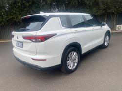 2023 Mitsubishi Outlander ES