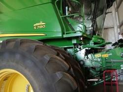 John Deere S780 & Macdon D145 S780 & D145