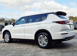 2021 Mitsubishi Outlander ES