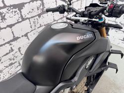 2021 Ducati Streetfighter V4 S Streetfighter Black