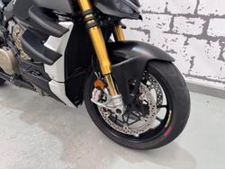 2021 Ducati Streetfighter V4 S Streetfighter Black