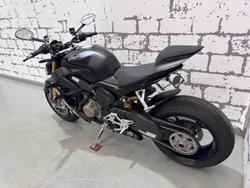 2021 Ducati Streetfighter V4 S Streetfighter Black