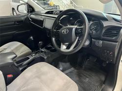 2022 Toyota Hilux SR