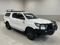 2022 Toyota Hilux SR