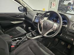 2020 Nissan Navara ST-X