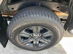 2025 Toyota HiLux SR