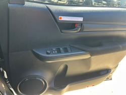 2025 Toyota HiLux SR