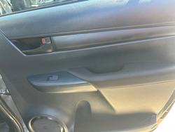 2025 Toyota HiLux SR