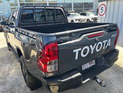 2025 Toyota HiLux SR