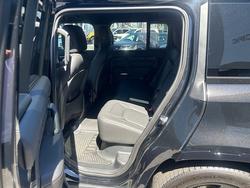 2025 Land Rover Defender 110 P425 X-Dynamic SE