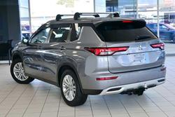 2023 Mitsubishi Outlander LS