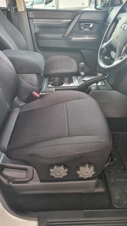 2017 Mitsubishi Pajero GLX