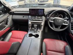 2022 Toyota Landcruiser Sahara ZX