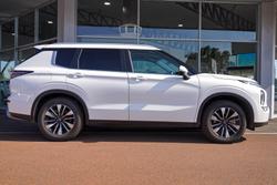 2025 Mitsubishi Outlander LS