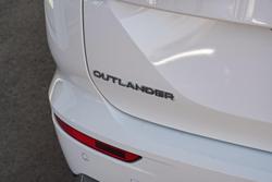 2025 Mitsubishi Outlander LS
