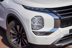 2025 Mitsubishi Outlander LS