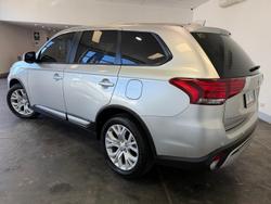 2020 Mitsubishi Outlander ES