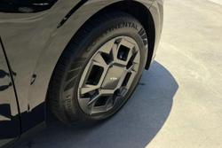 2024 Kia Carnival GT-Line HEV
