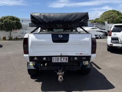 2009 Nissan Navara ST-R