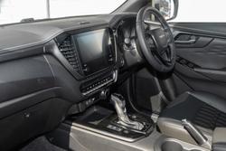 2026 Isuzu D-MAX BLADE