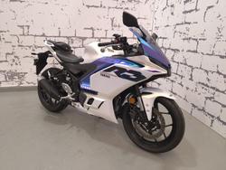 2025 Yamaha YZF-R3 R3 White