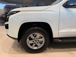 2026 Nissan Navara ST