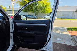 2016 Mitsubishi Outlander LS