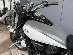2021 Kawasaki VULCAN 900 (VN900) CLASSIC WHITE