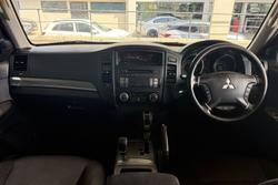 2011 Mitsubishi Pajero GLS
