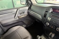 2011 Mitsubishi Pajero GLS