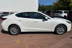 2018 Mazda 3 Neo Sport