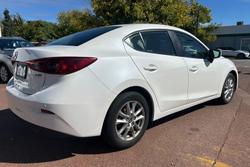 2018 Mazda 3 Neo Sport