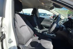 2018 Mazda 3 Neo Sport