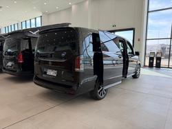 2025 Mercedes-Benz V300d Exclusive