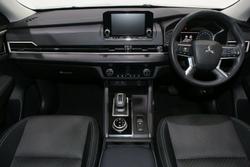 2023 Mitsubishi Outlander ES