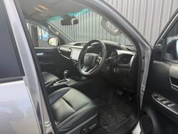 2023 Toyota Hilux SR5