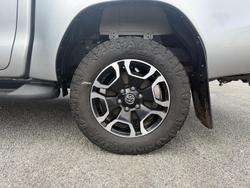 2023 Toyota Hilux SR5