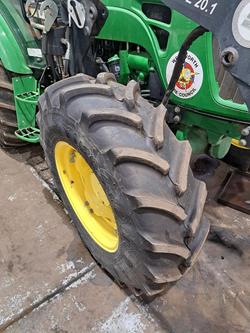 2015 John Deere 5093E Green